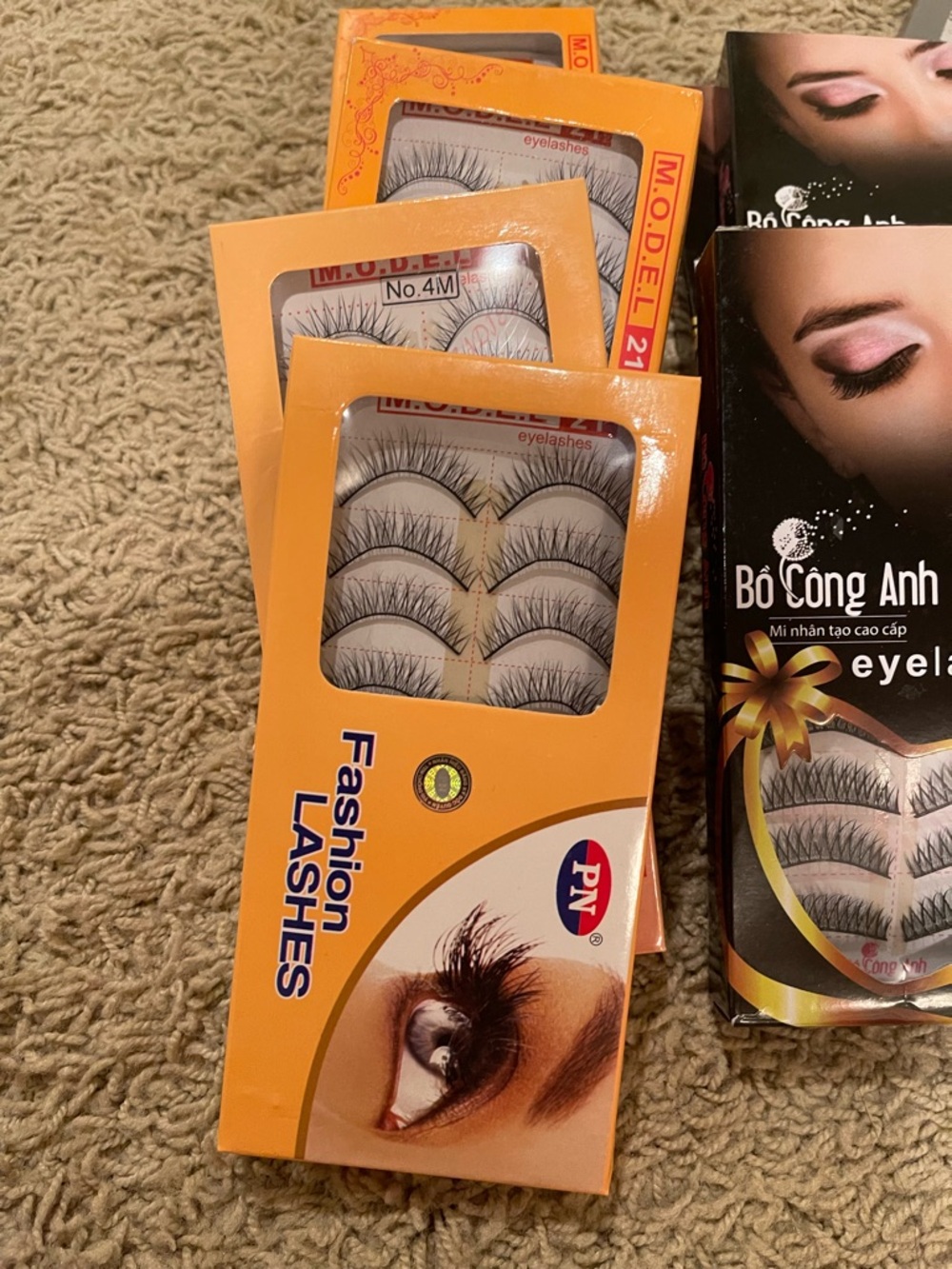 Black False Eyelashes – Voluminous Natural Look - Picture 2 of 4